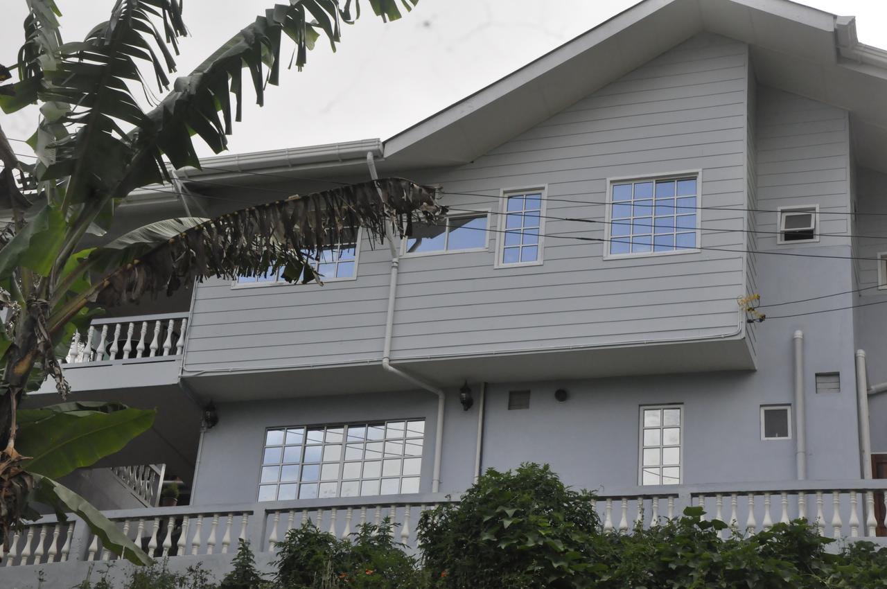 Azrien Homestay Kampong Kundassan Екстериор снимка