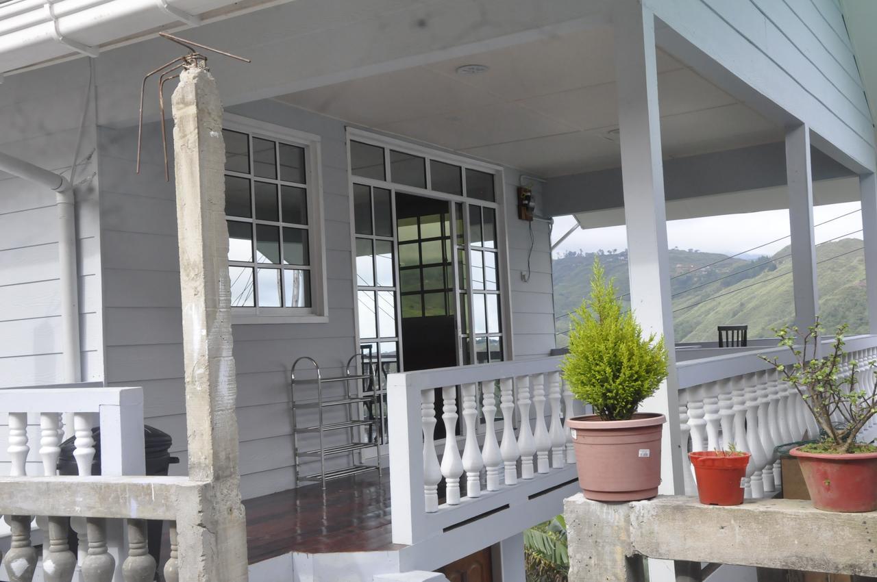 Azrien Homestay Kampong Kundassan Екстериор снимка